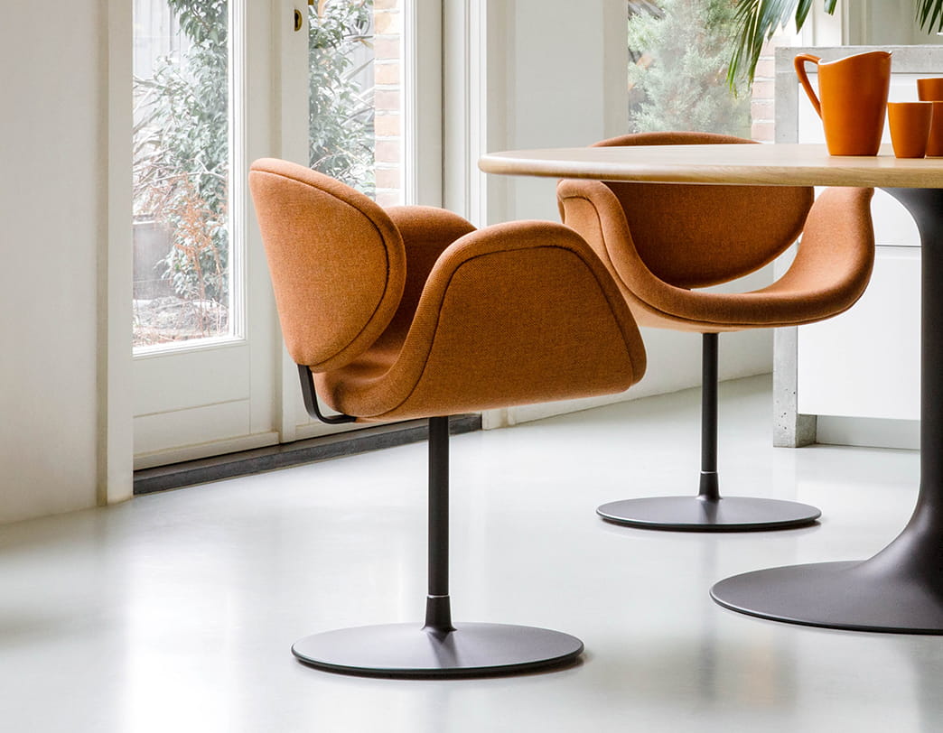 リトルチューリップ® Little Tulip® アームチェア / ディスクベース F163