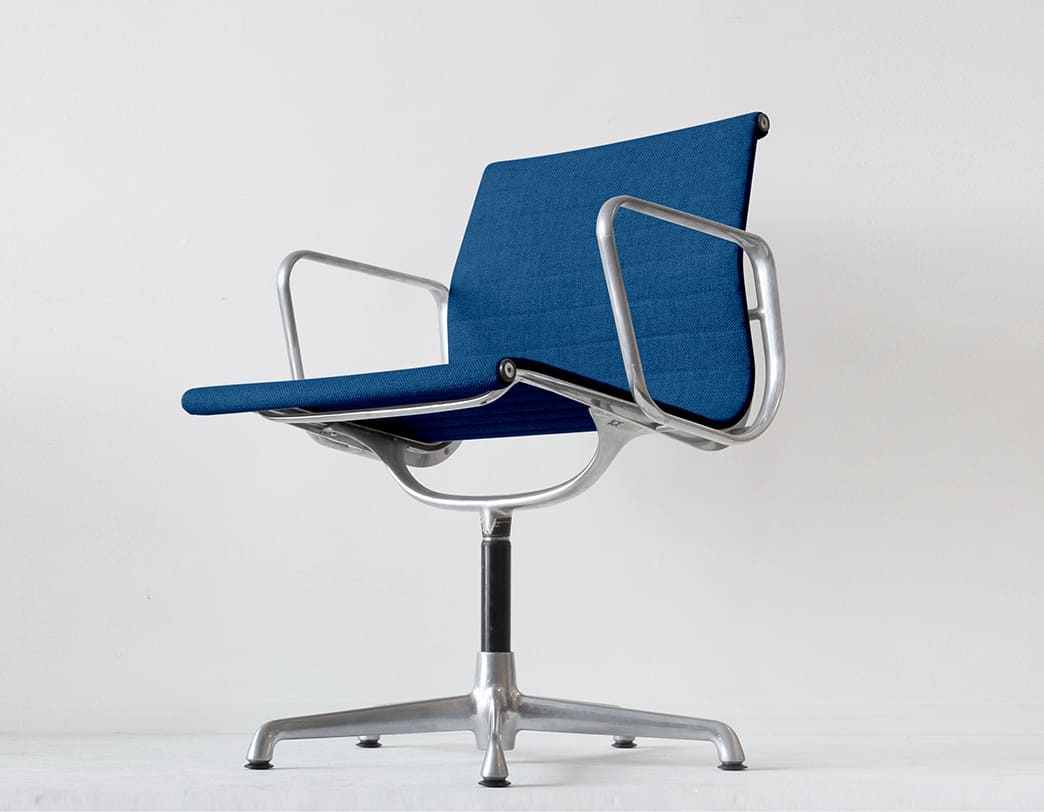 Eames Aluminum Group Management Chair / Charles & Ray Eames