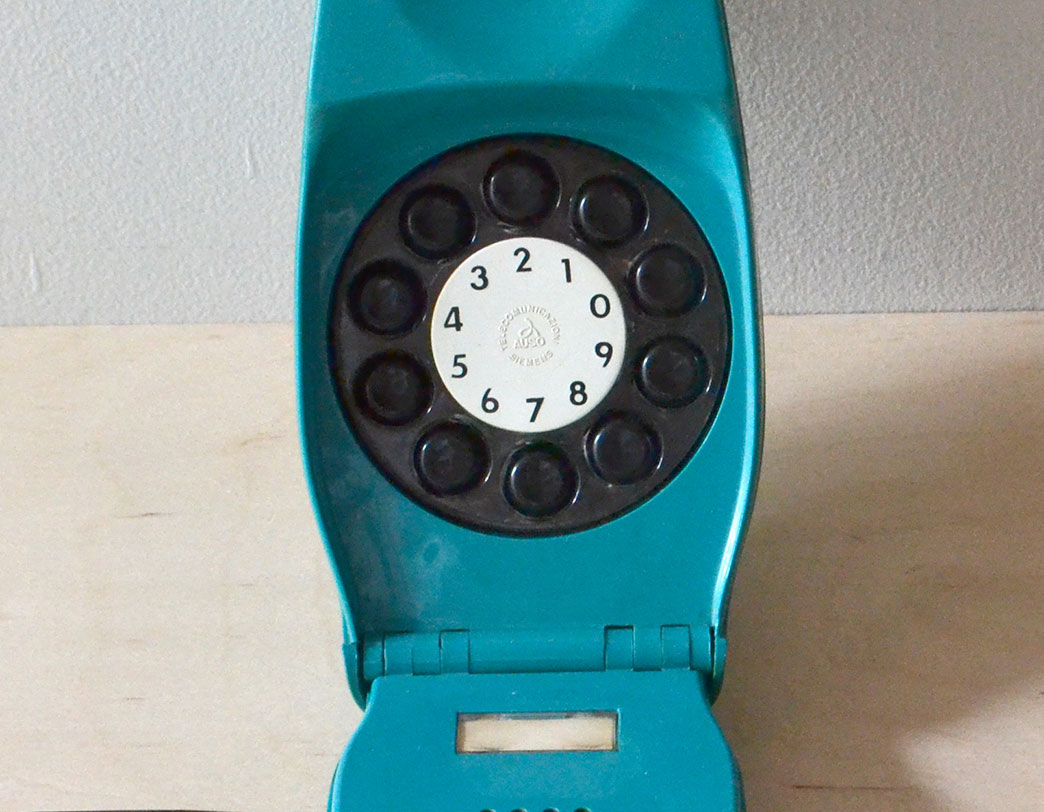 Grillo Telephone ブルー/電話機│名作デザイナーズ家具のインテリア 