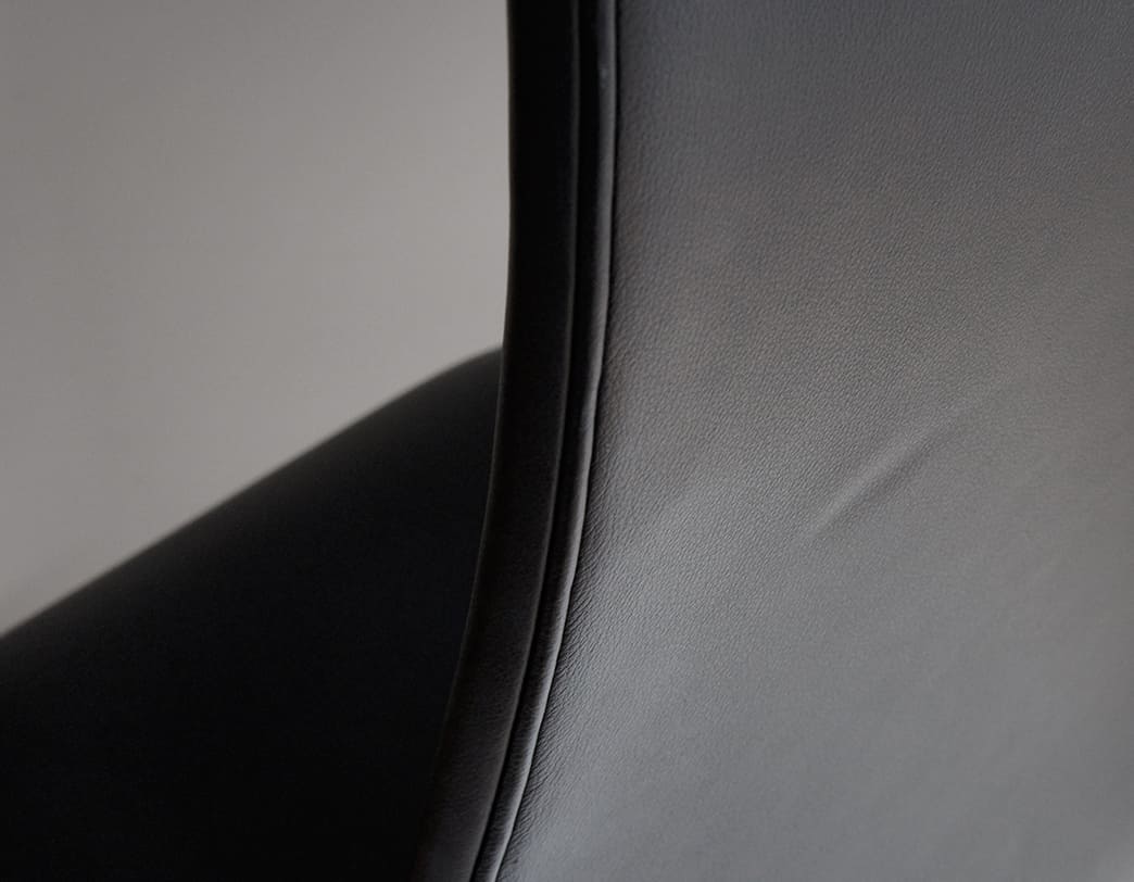 Oxford High Back Chair Leather / Arne Jacobsen