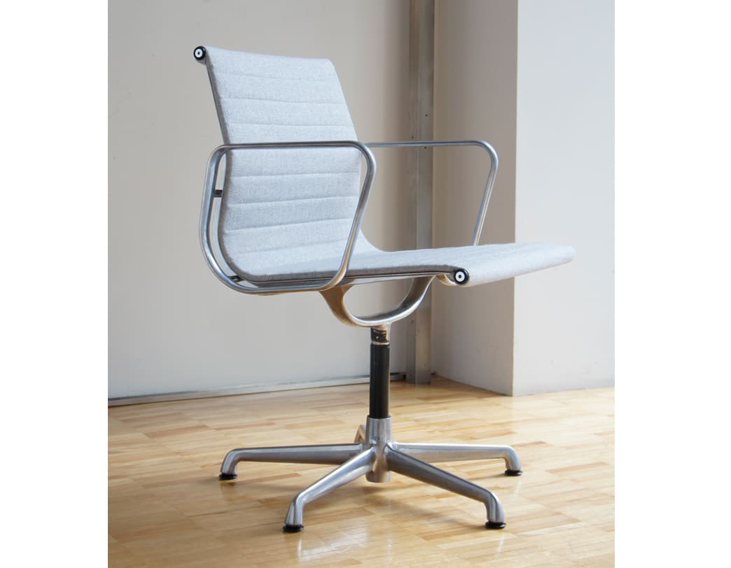 Eames Aluminum Group Management Chair / Charles & Ray Eames