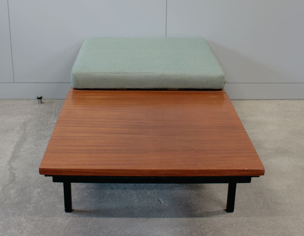 Form Group Bench sofa / Robin Day
