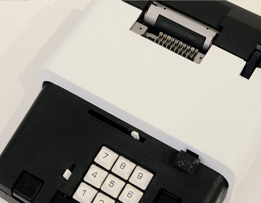 Summa19 Adding machine White / Ettore Sottsass