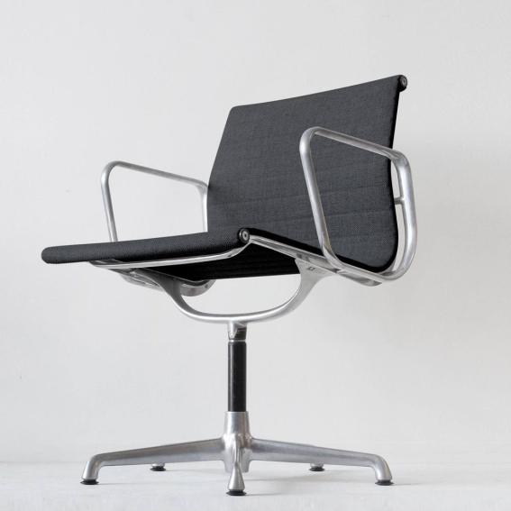Eames Aluminum Group Chair