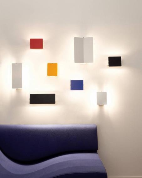 シャルロット・ぺリアンデザインの建築的なランプ