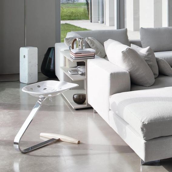 レディメイドのスツール「メッザドロ」