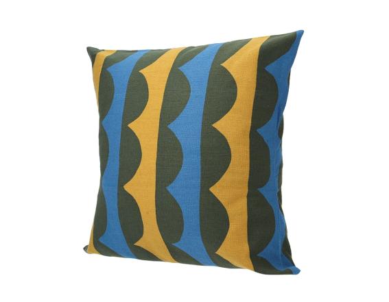 型染の第一人者・柚木沙弥郎さんの図案を用いたクッションカバー