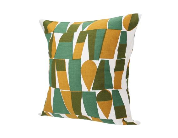 型染の第一人者・柚木沙弥郎さんの図案を用いたクッションカバー