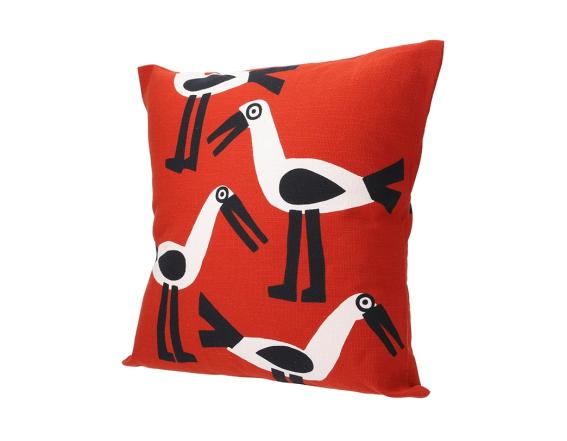 型染の第一人者・柚木沙弥郎さんの図案を用いたクッションカバー