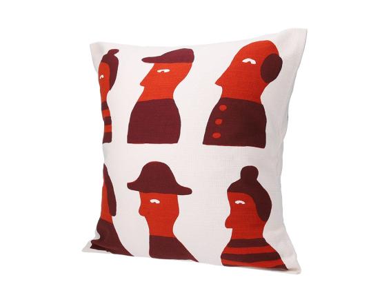 型染の第一人者・柚木沙弥郎さんの図案を用いたクッションカバー