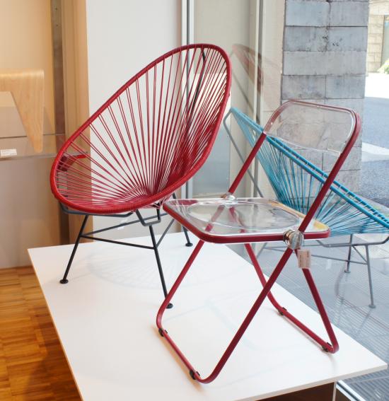 深みレッドと抜け感のコラボ