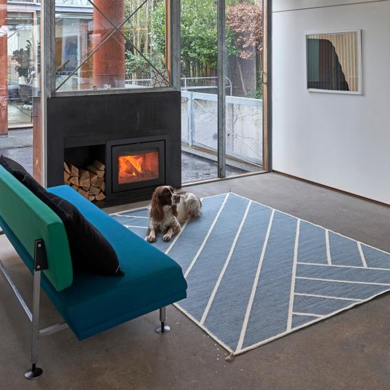 北欧デザインのモダンなラグシリーズ