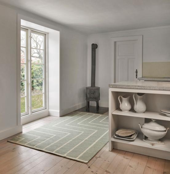 北欧デザインのモダンなラグシリーズ