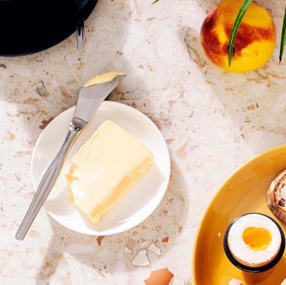 フィンランドが生んだ巨匠 タピオ・ヴィルッカラ自身の名前を冠したカトラリーシリーズ「TAPIO」のバターナイフ&チーズナイフのセット