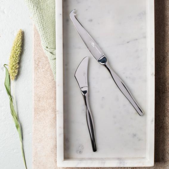 フィンランドが生んだ巨匠 タピオ・ヴィルッカラ自身の名前を冠したカトラリーシリーズ「TAPIO」のバターナイフ&チーズナイフのセット