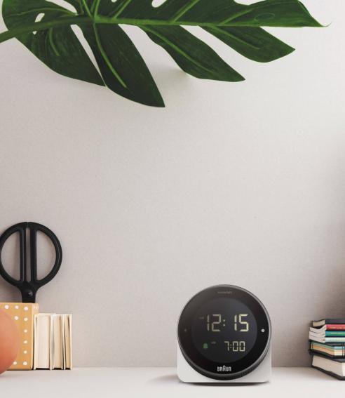 ベゼルが特徴!カメラレンズみたいなクロック