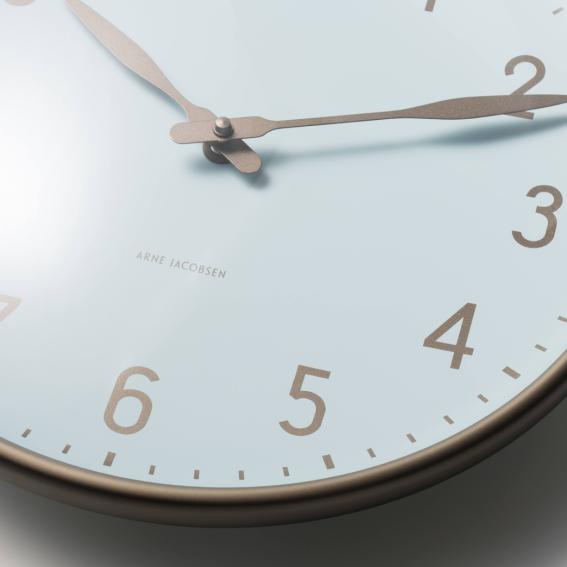 アルネ・ヤコブセンによる名作クロック、750個限定のロイヤルブルー発売