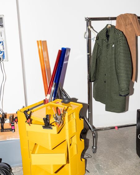 実店舗ではすべてのカラーをご覧いただけます