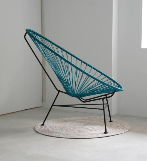 カラフルでポップなアカプルコチェアはリビングの主役!