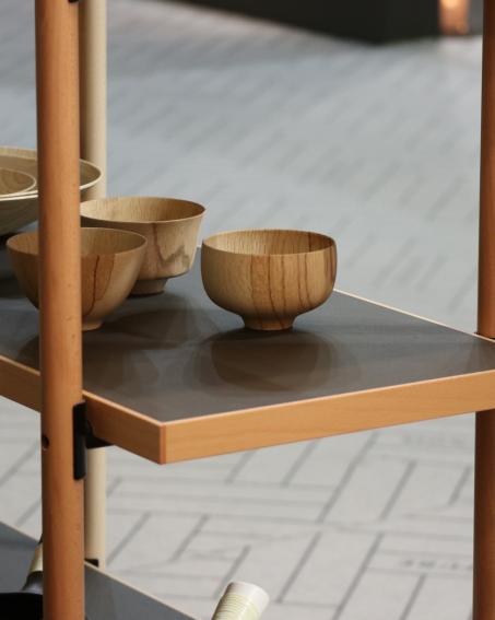 オープンスペースに遊びが生まれるシェルフ