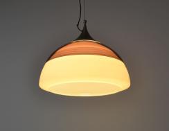 シェードのレイヤードが美しいヴィンテージランプ