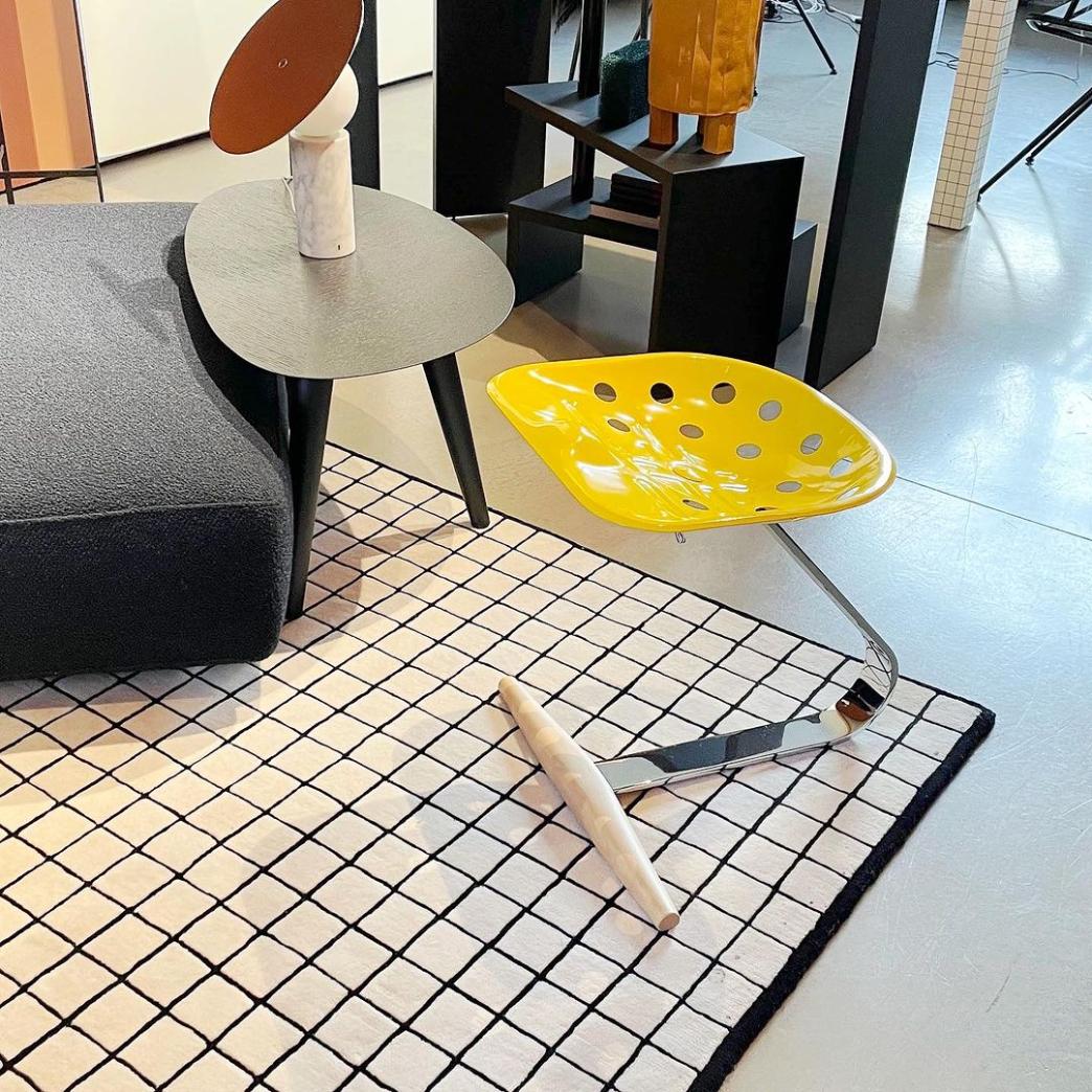 レディメイドのスツール「メッザドロ」