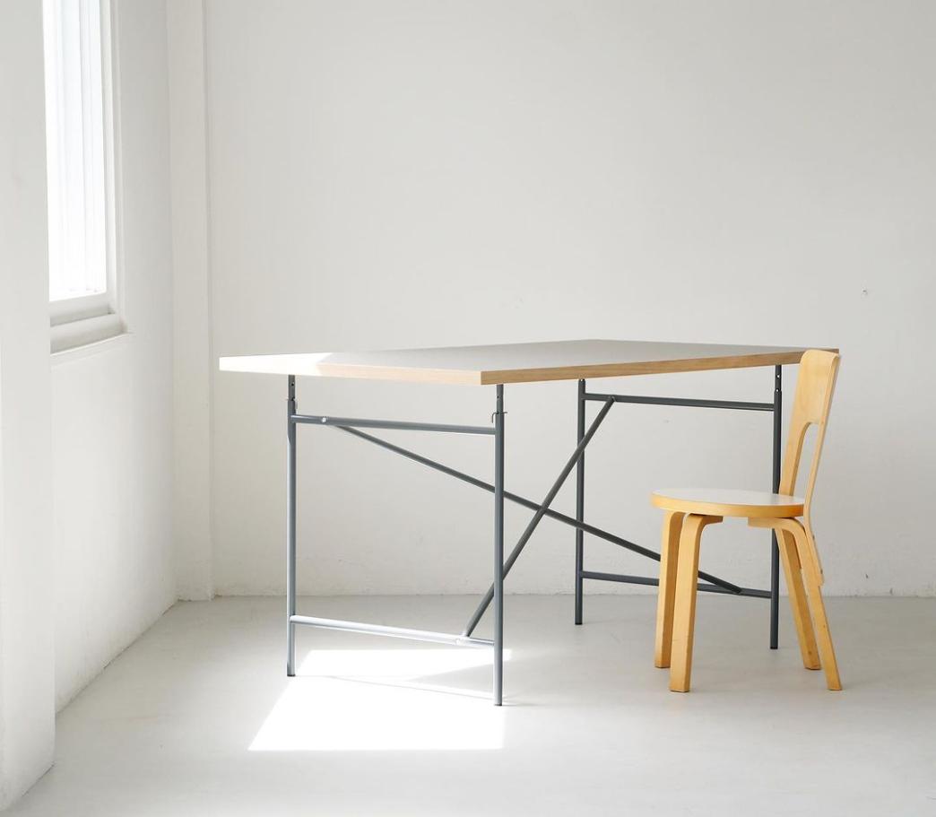 ミニマルなスタイルを追求したテーブル