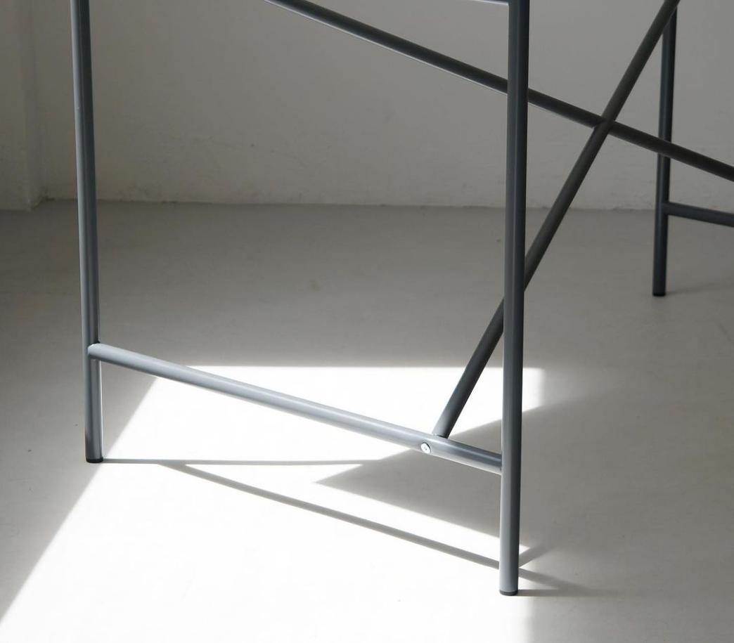 ミニマルなスタイルを追求したテーブル