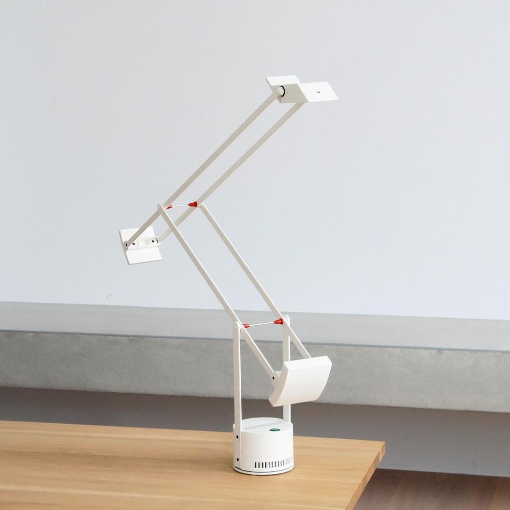 リチャード・サパーを代表する不朽の名作照明「Tizio」