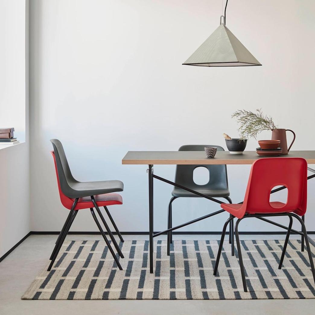 巨匠ロビンデイのスクールチェア