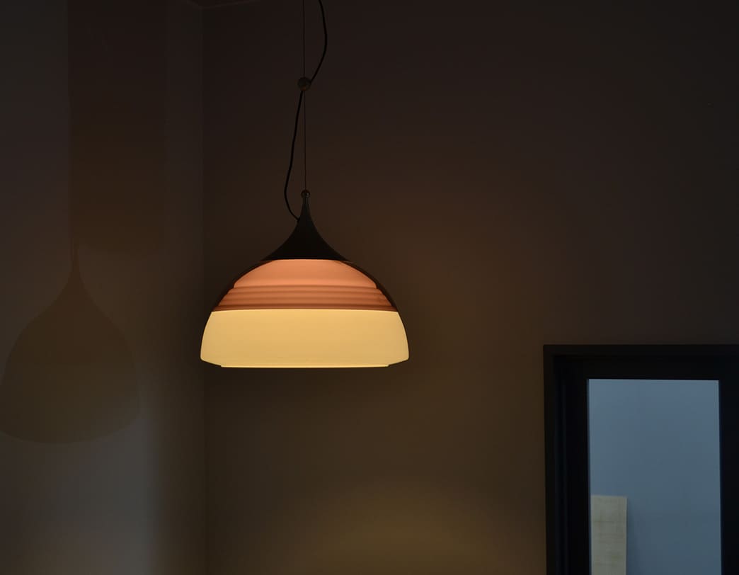 シェードのレイヤードが美しいヴィンテージランプ