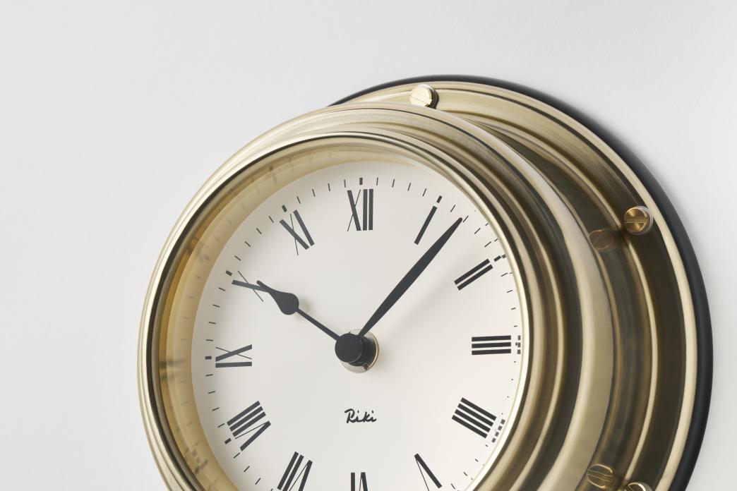 船舶用のマリンクロックを渡辺力がインテリアユースにデザイン