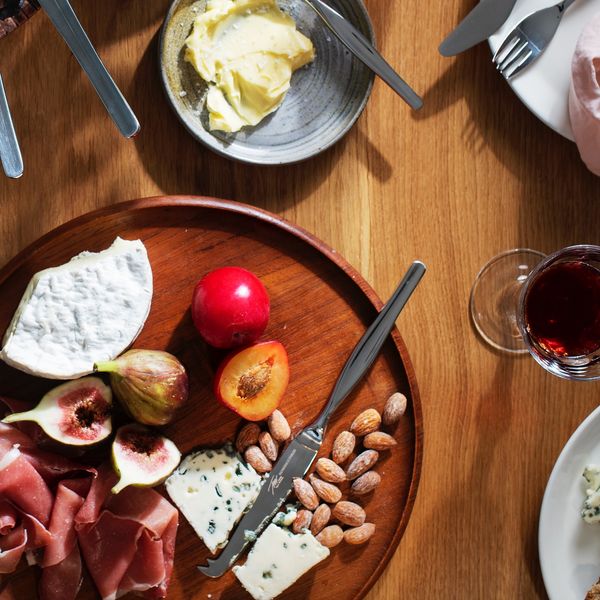 フィンランドが生んだ巨匠 タピオ・ヴィルッカラ自身の名前を冠したカトラリーシリーズ「TAPIO」のバターナイフ&チーズナイフのセット