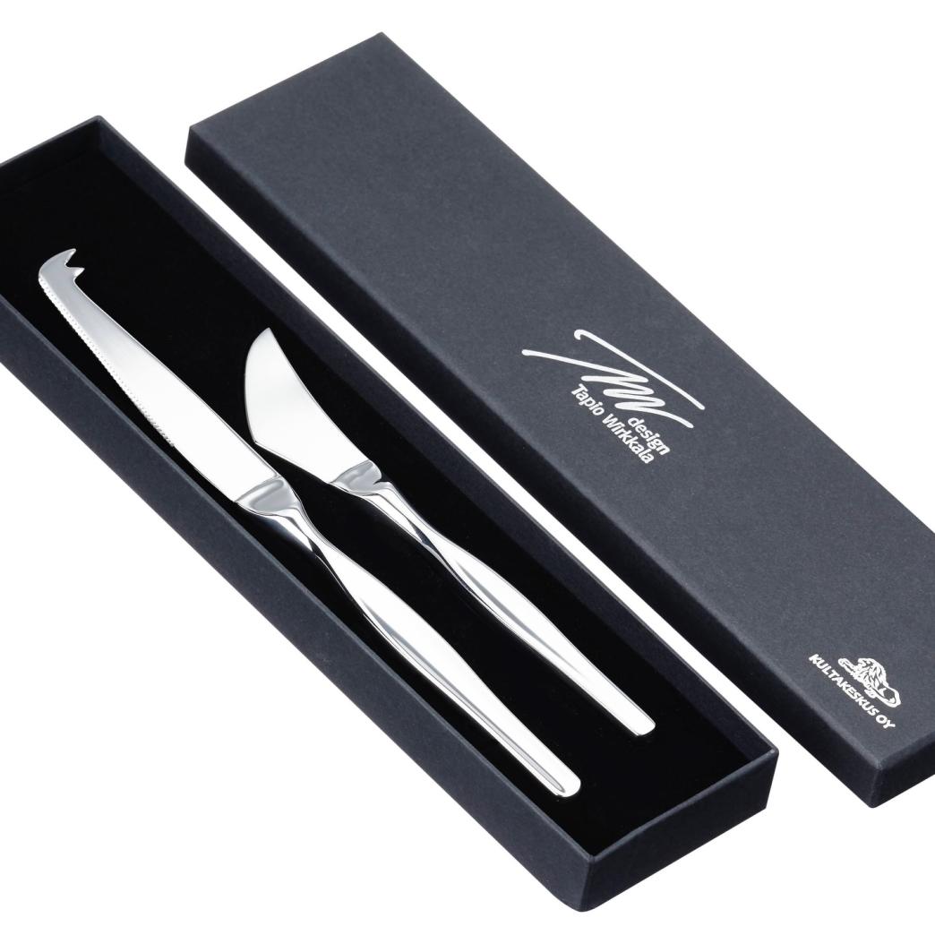 フィンランドが生んだ巨匠 タピオ・ヴィルッカラ自身の名前を冠したカトラリーシリーズ「TAPIO」のバターナイフ&チーズナイフのセット