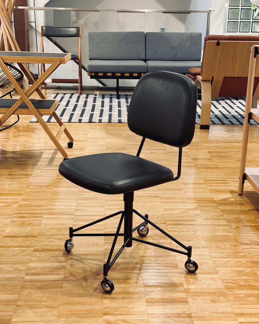 フレンチモダンデザインの巨匠 ピエール・ポランのデスクチェアをご存知でしょうか?