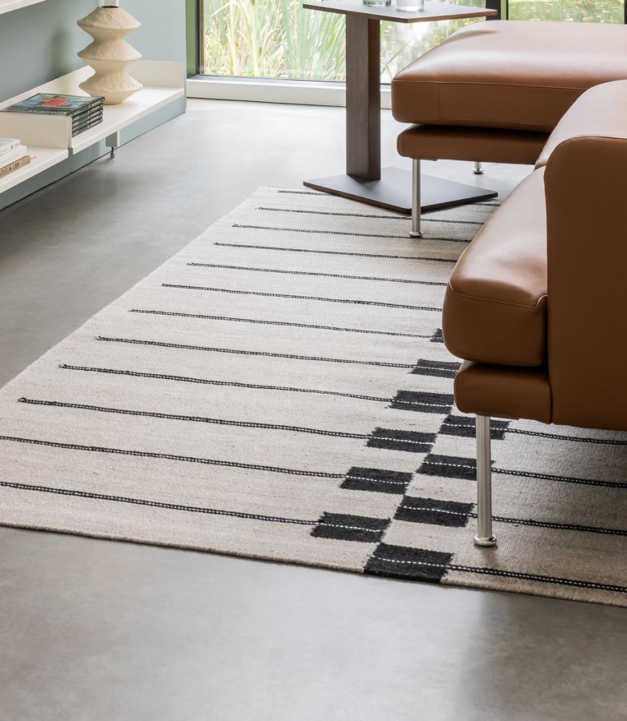 エレノア・プリチャードによる新作ラグ「Oar」「Spine」が登場