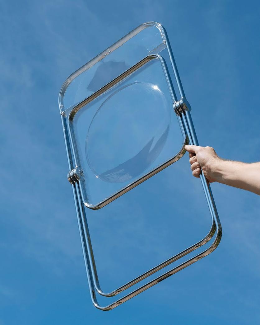 機能的で透明感のある美しい椅子