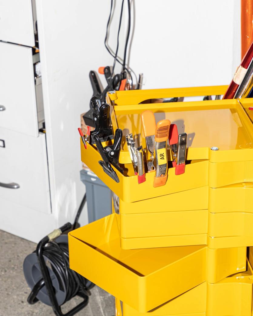 実店舗ではすべてのカラーをご覧いただけます