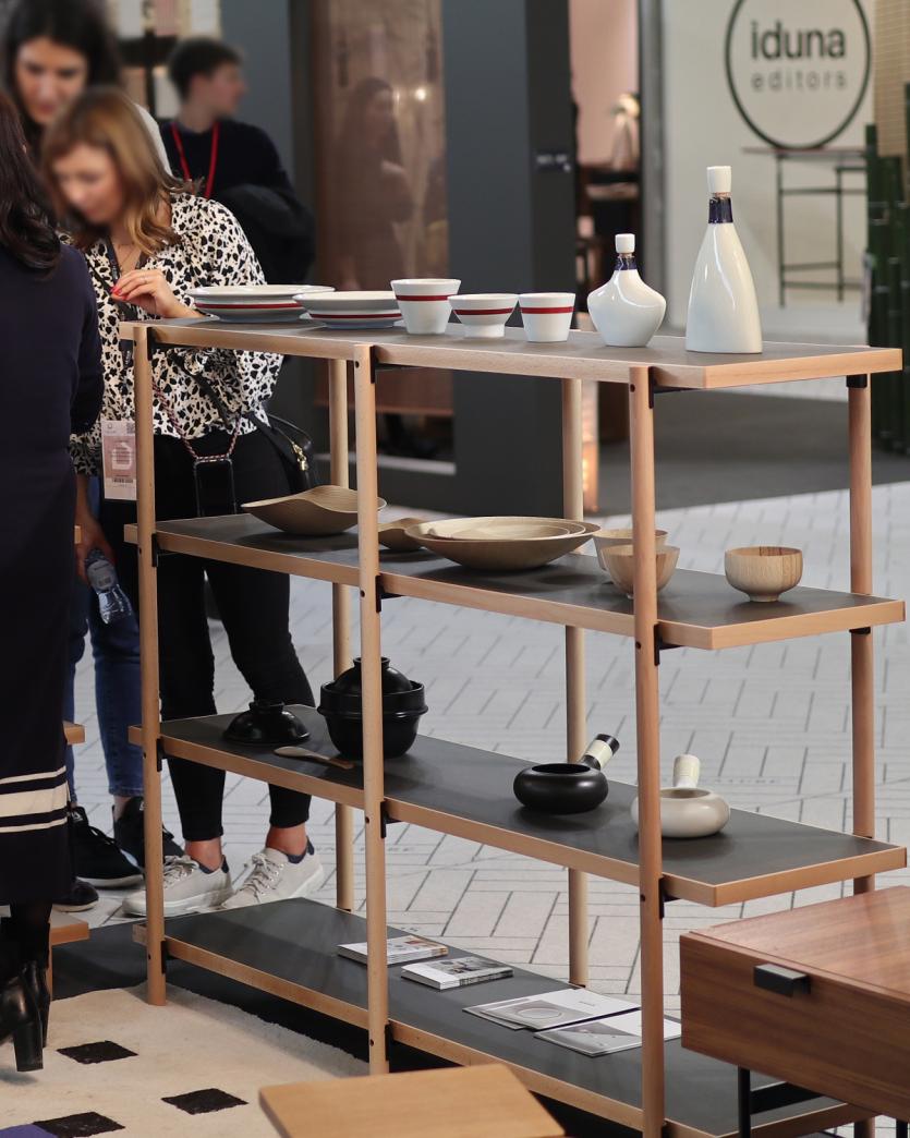 オープンスペースに遊びが生まれるシェルフ